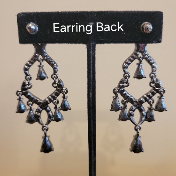 Jet Earrings - Picture 2 of 3